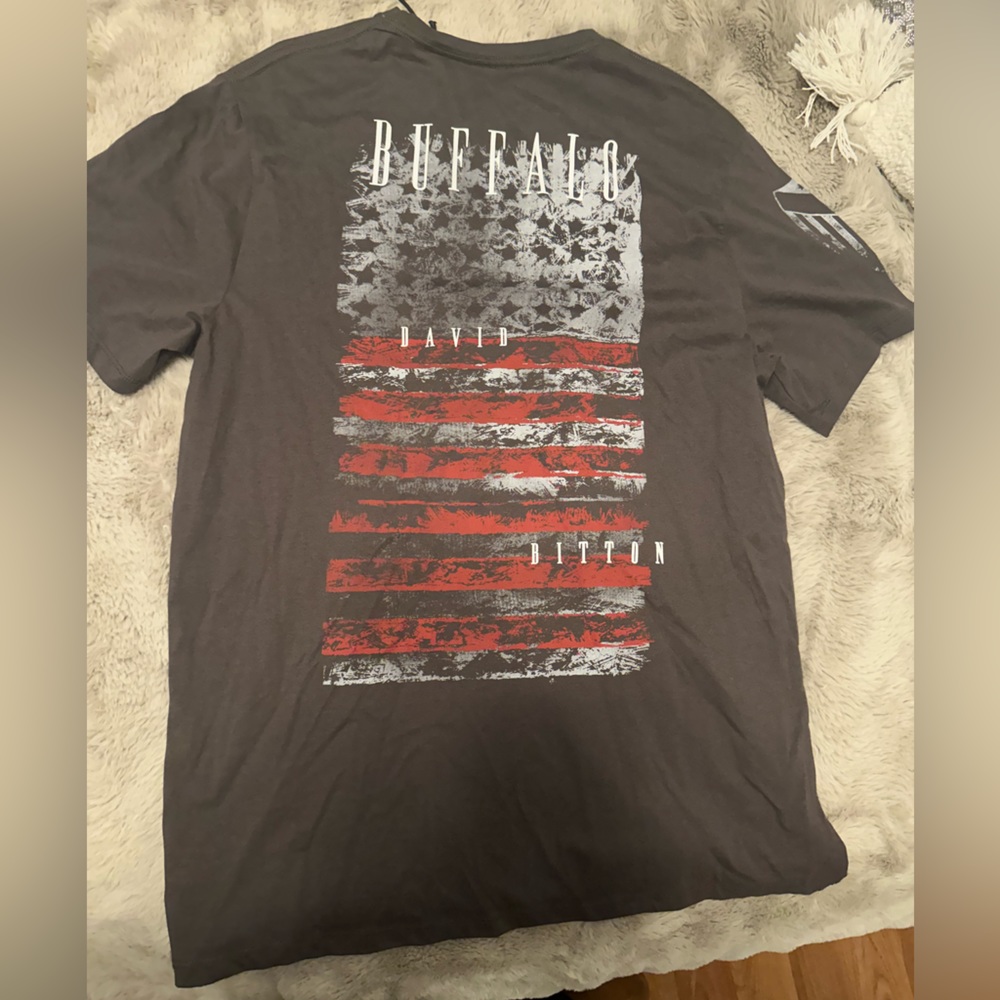 NWT- Mens Buffalo T-shirt size XL Brand new w/tags (079)